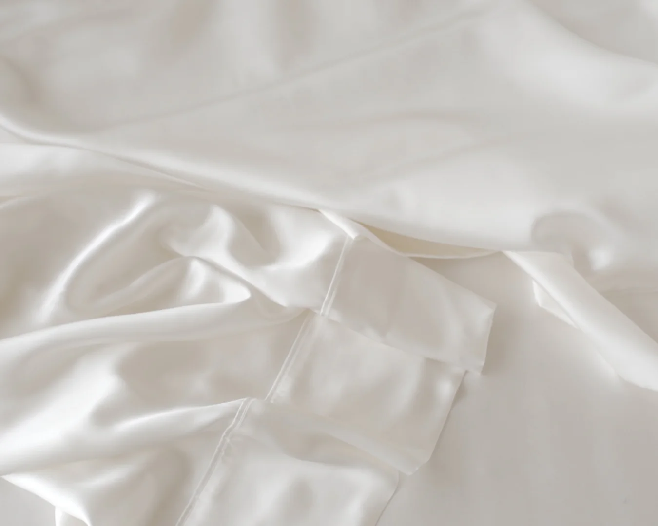 Mulberry Charmeuse Silk Pillowcase - Image 3