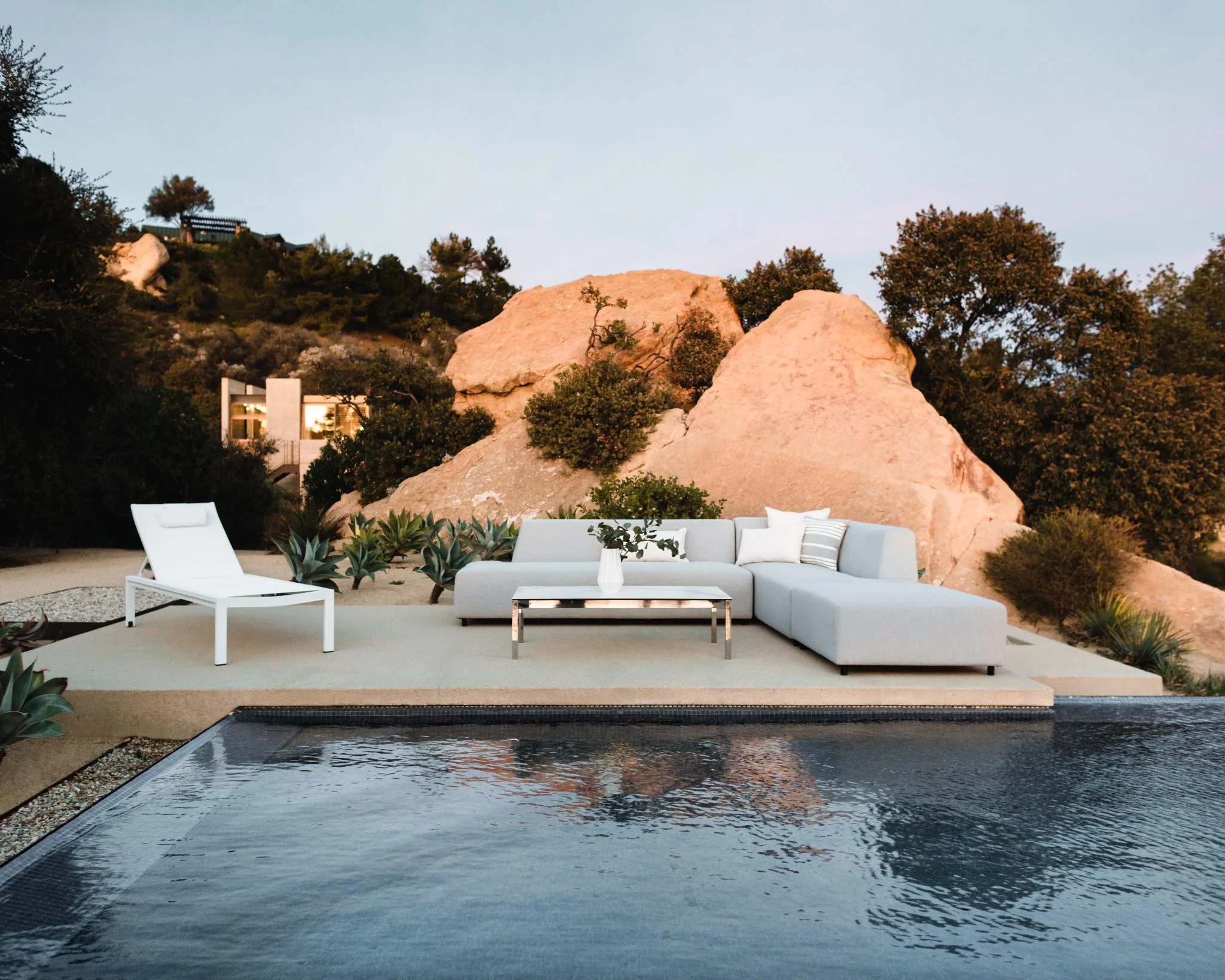 Spencer Outdoor Lounger - Image 4